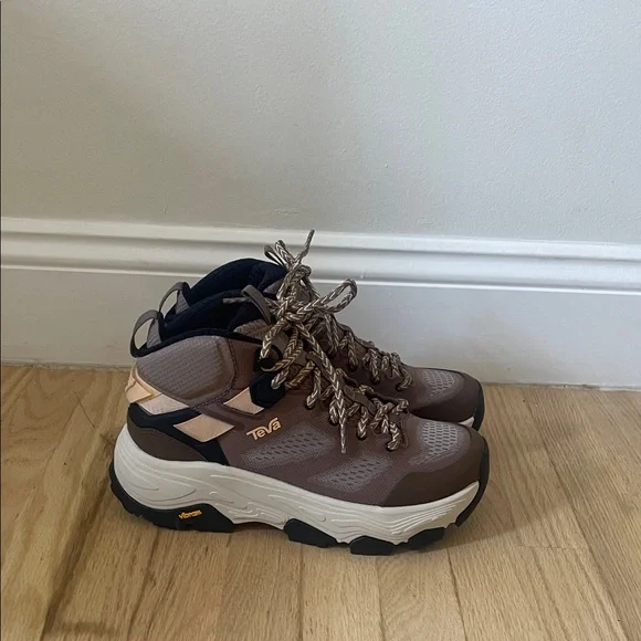 Brand New Teva Hiking Shoes - Picture 3 of 6